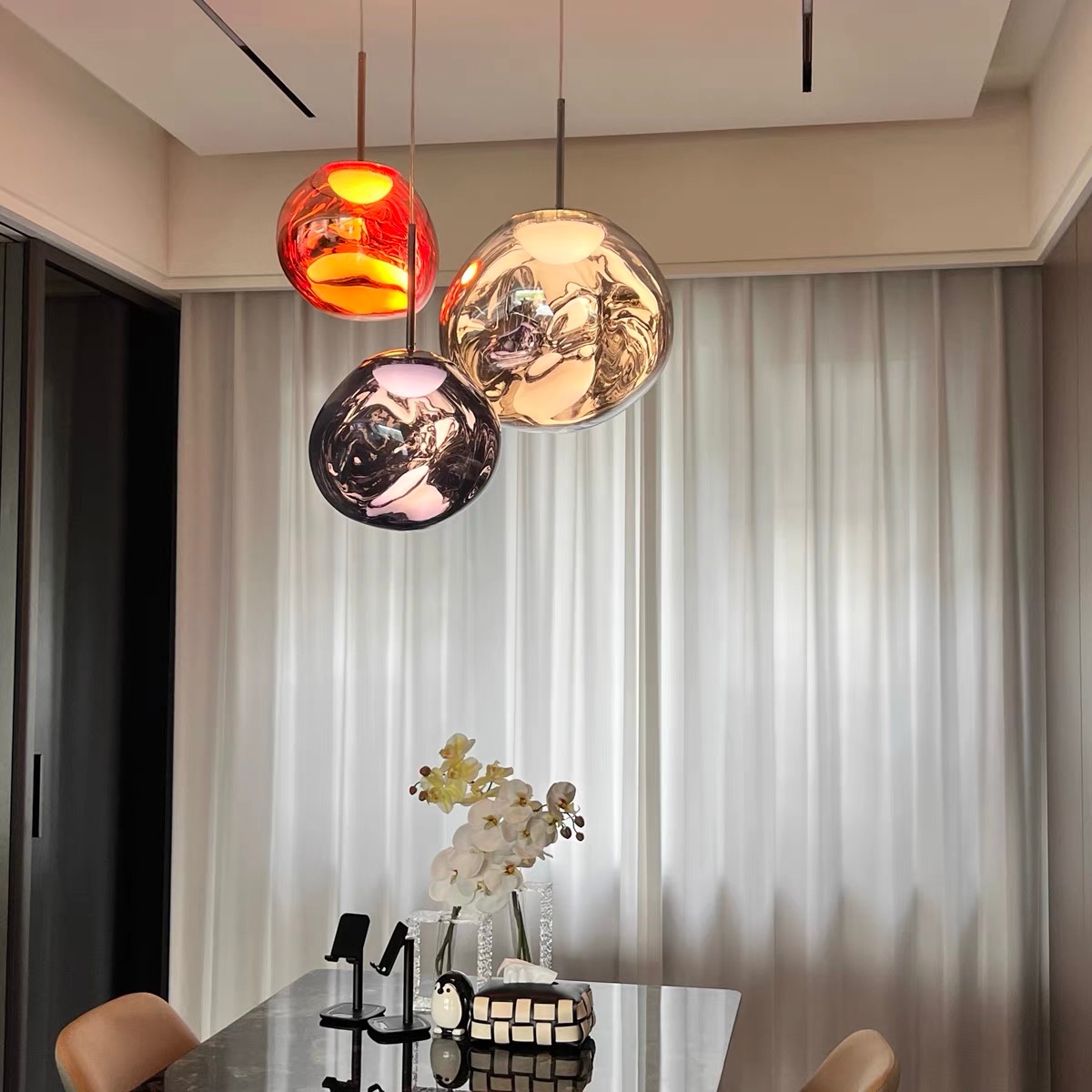 Buyer show picture of Glyador Pendant Light