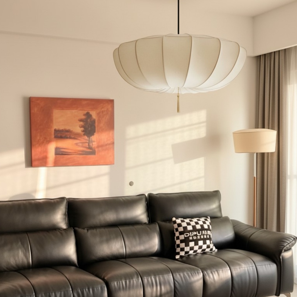 Stoffkronleuchter in Storms Zimmer