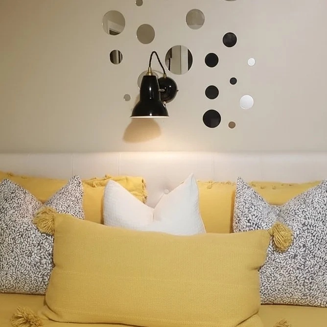 Customer room photo with Modryx wall light