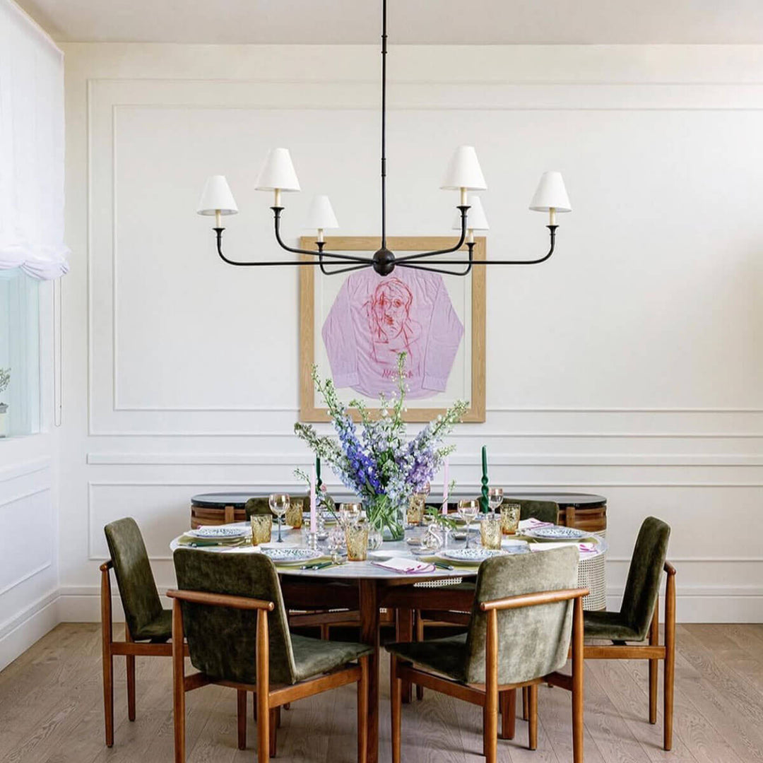 Piaf Grande chandelier above a round dining table
