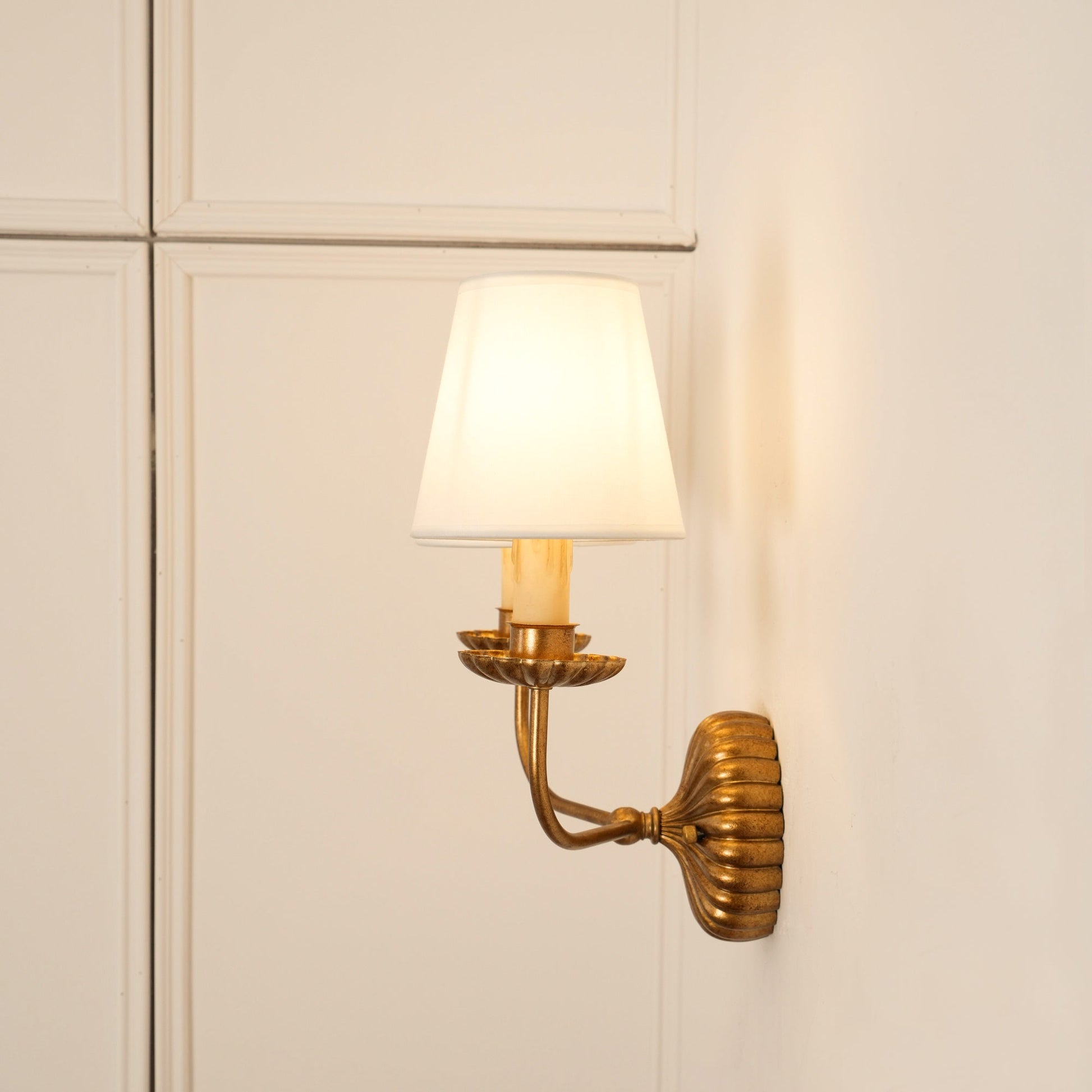 Catina wall lamp with antique gold detailing