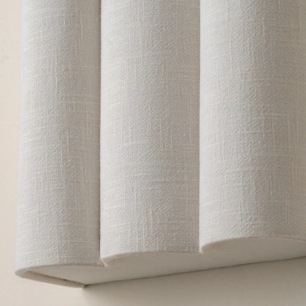 Option d'applique murale en tissu Linbron plus large, vue du produit